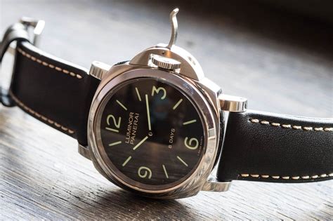 A Week On The Wrist The Panerai PAM 560 Luminor 8 Days Acciaio.